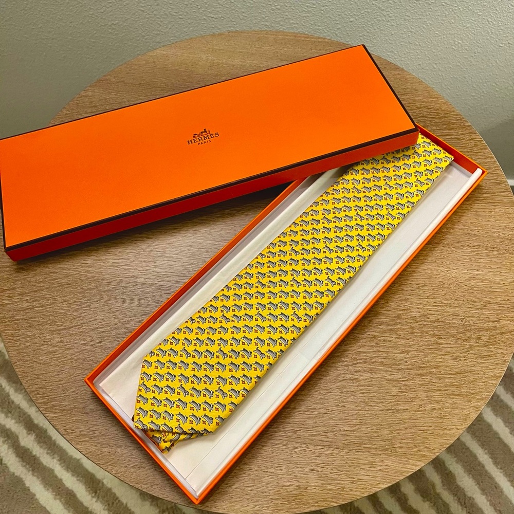 Hermés 100% Silk Yellow Bunny Tie